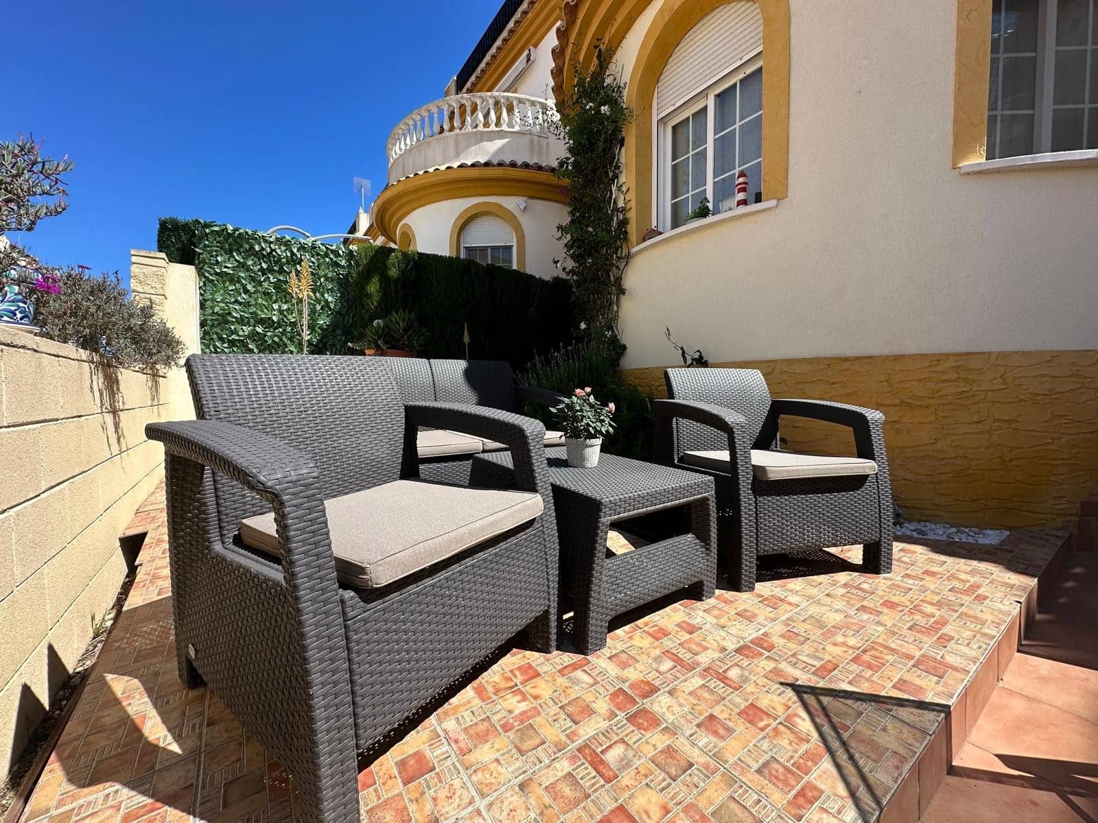 3 bedroom Villa for sale in La Marina with pool - € 195,000 (Ref: 9781119)