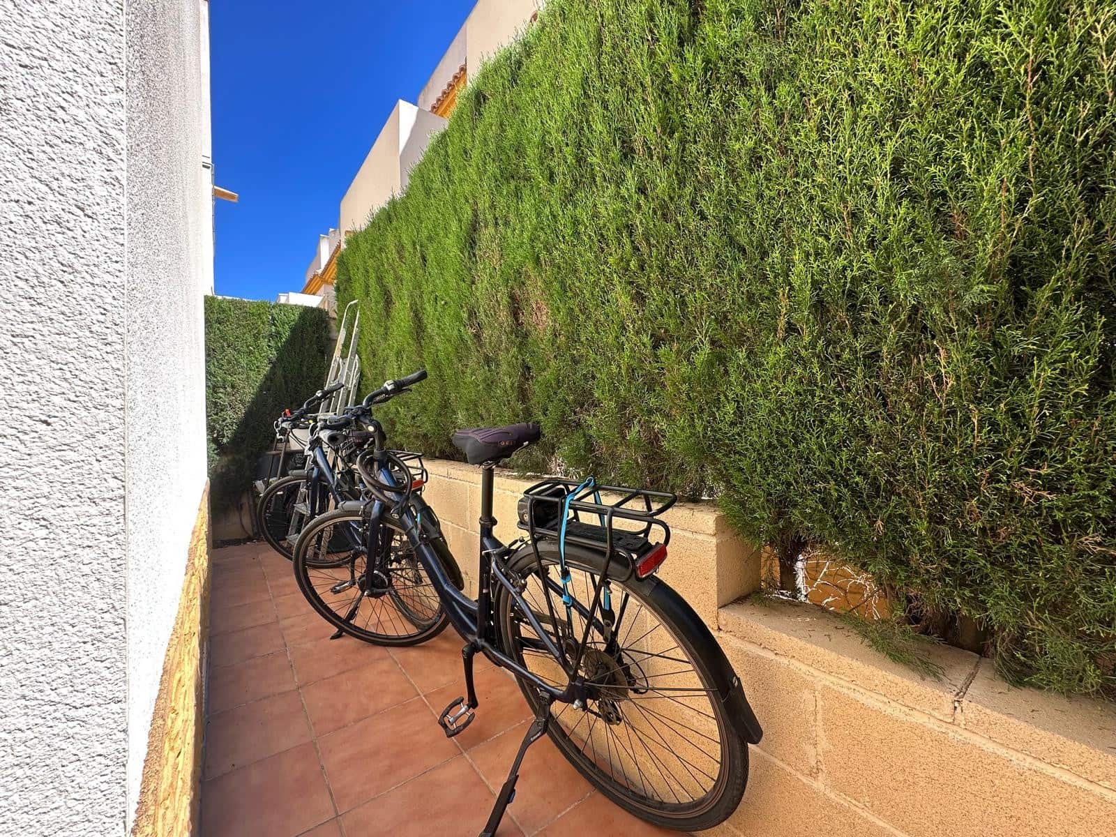 3 bedroom Villa for sale in La Marina with pool - € 195,000 (Ref: 9781119)