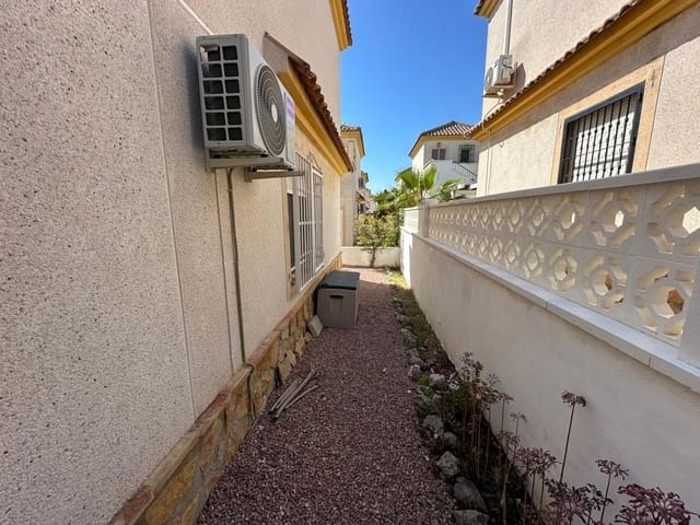 3 soveværelse Villa til salg i La Marina, Elche / Elx med swimmingpool garage - € 195.000 (Ref: 9781391)