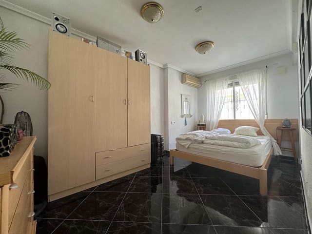 1 soveværelse Semi-Rækkehus til salg i La Marina, Elche / Elx - € 95.000 (Ref: 9782489)