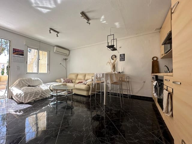 1 soveværelse Semi-Rækkehus til salg i La Marina, Elche / Elx - € 95.000 (Ref: 9782489)