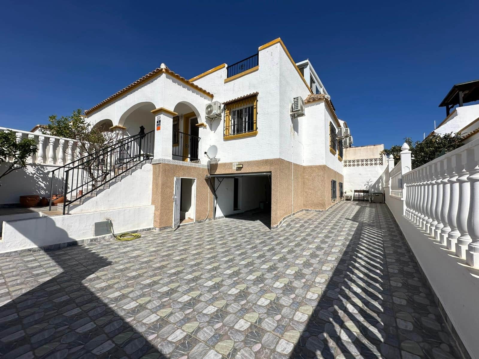 3 sypialnia Willa na sprzedaż w La Marina z basenem garażem - 195 000 € (Ref: 9787566)