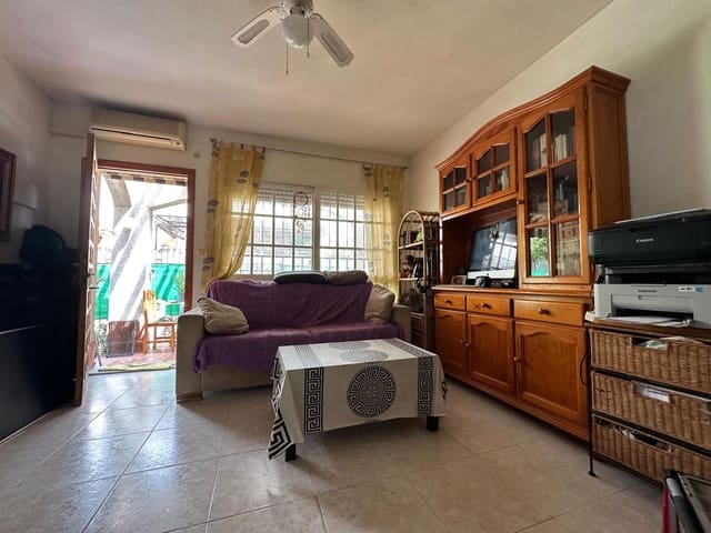 2 Zimmer Doppelhaus zu verkaufen in La Marina, Elche / Elx mit Garage - 135.000 € (Ref: 9795073)