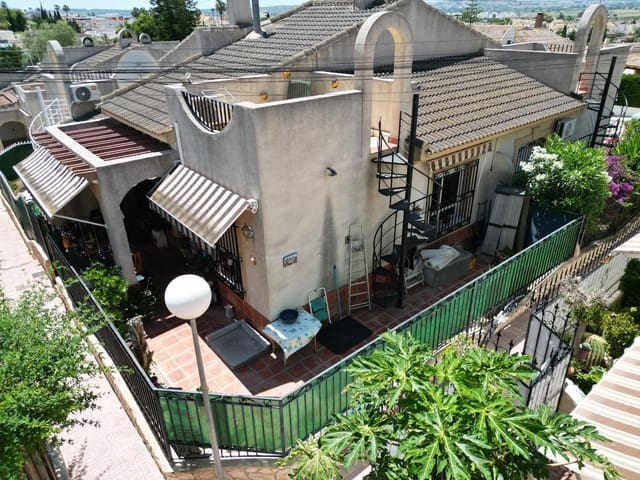 2 quarto Moradia Geminada para venda em La Marina, Elche / Elx com garagem - 135 000 € (Ref: 9795073)