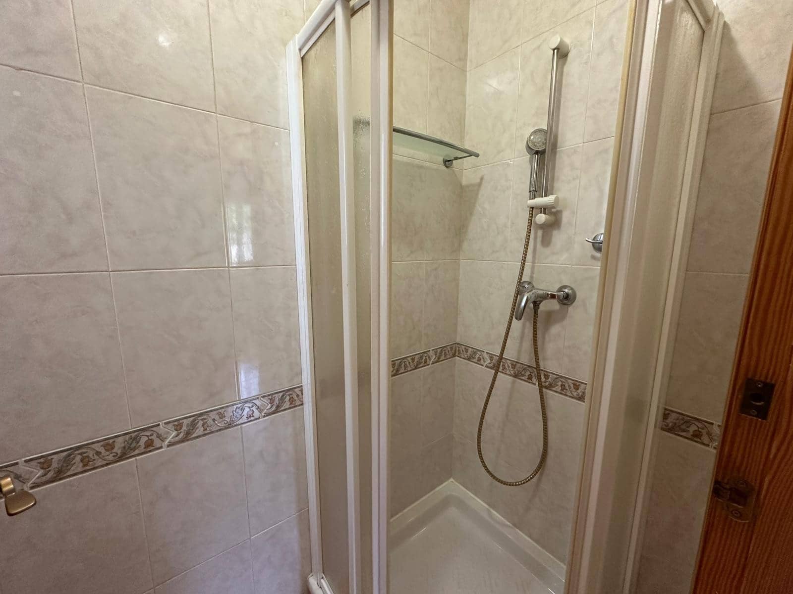 2 soverom Kjedet enebolig til salgs i La Marina med svømmebasseng garasje - € 208 000 (Ref: 9797755)