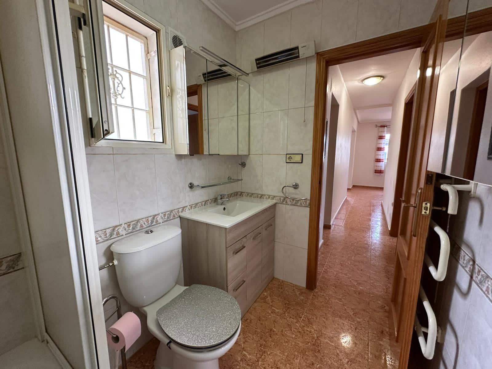 2 soverom Kjedet enebolig til salgs i La Marina med svømmebasseng garasje - € 208 000 (Ref: 9797755)