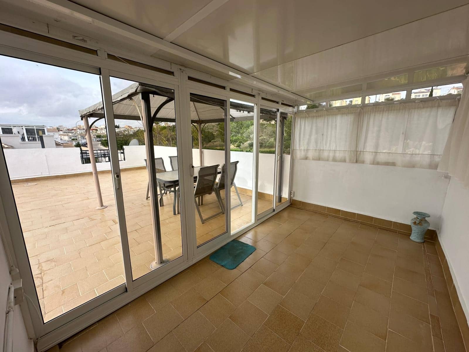 2 soverom Kjedet enebolig til salgs i La Marina med svømmebasseng garasje - € 208 000 (Ref: 9797755)