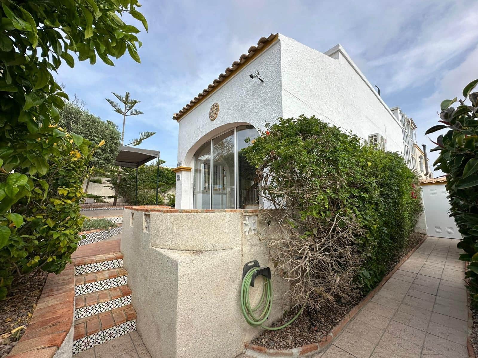 2 soverom Kjedet enebolig til salgs i La Marina med svømmebasseng garasje - € 208 000 (Ref: 9797755)