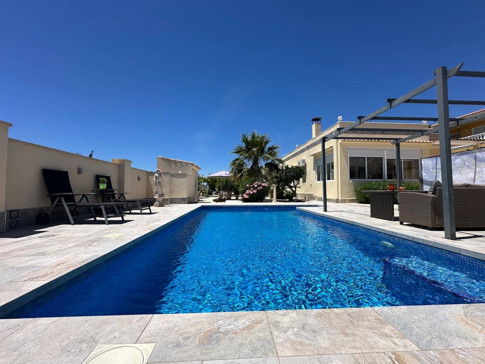 3 soveværelse Villa til salg i La Marina med swimmingpool garage - € 380.000 (Ref: 9867315)