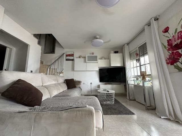 Chalet de 3 habitaciones en La Marina, Elche / Elx en venta con piscina garaje - 215.000 € (Ref: 9902102)