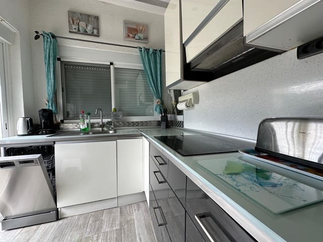 Chalet de 3 habitaciones en La Marina, Elche / Elx en venta con piscina garaje - 215.000 € (Ref: 9902102)
