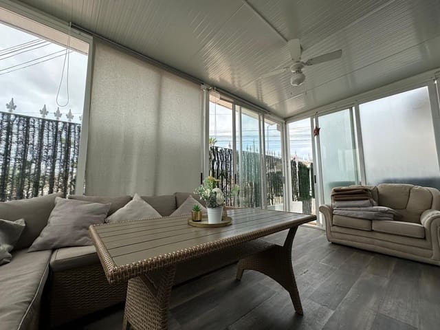Chalet de 3 habitaciones en La Marina, Elche / Elx en venta con piscina garaje - 215.000 € (Ref: 9902102)