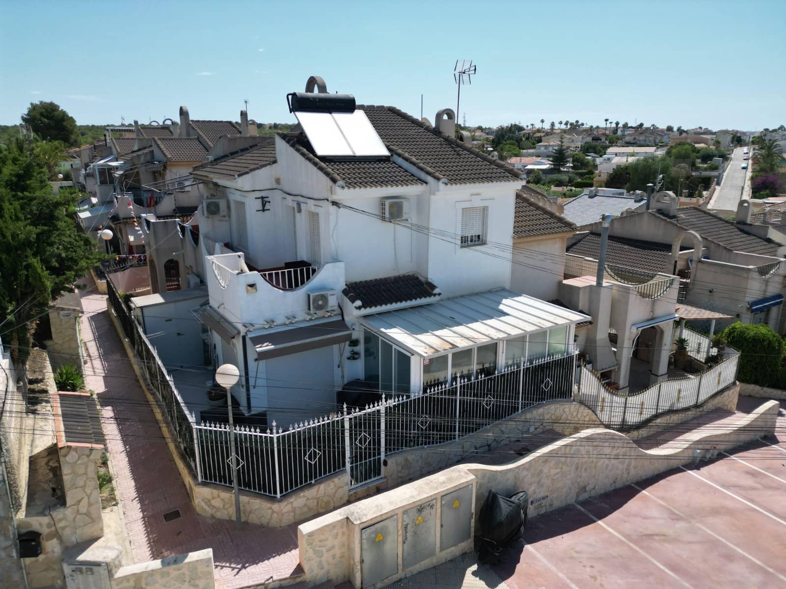 Chalet de 3 habitaciones en La Marina en venta con piscina garaje - 215.000 € (Ref: 9902102)