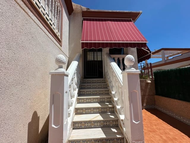 3 bedroom Villa for sale in La Marina, Elche / Elx with pool - € 190,000 (Ref: 9905178)