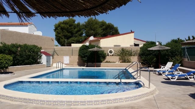 3 bedroom Villa for sale in La Marina, Elche / Elx with pool - € 190,000 (Ref: 9905178)