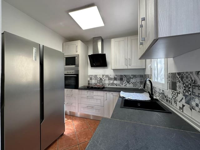 3 soveværelse Villa til salg i La Marina, Elche / Elx med swimmingpool - € 189.500 (Ref: 9927729)
