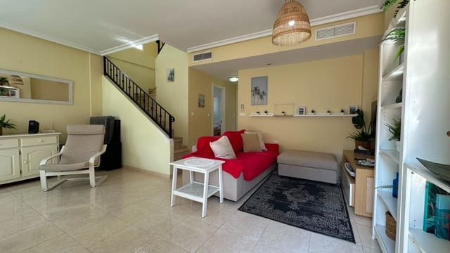 Pareado de 3 habitaciones en La Marina, Elche / Elx en venta con piscina - 219.000 € (Ref: 9984015)