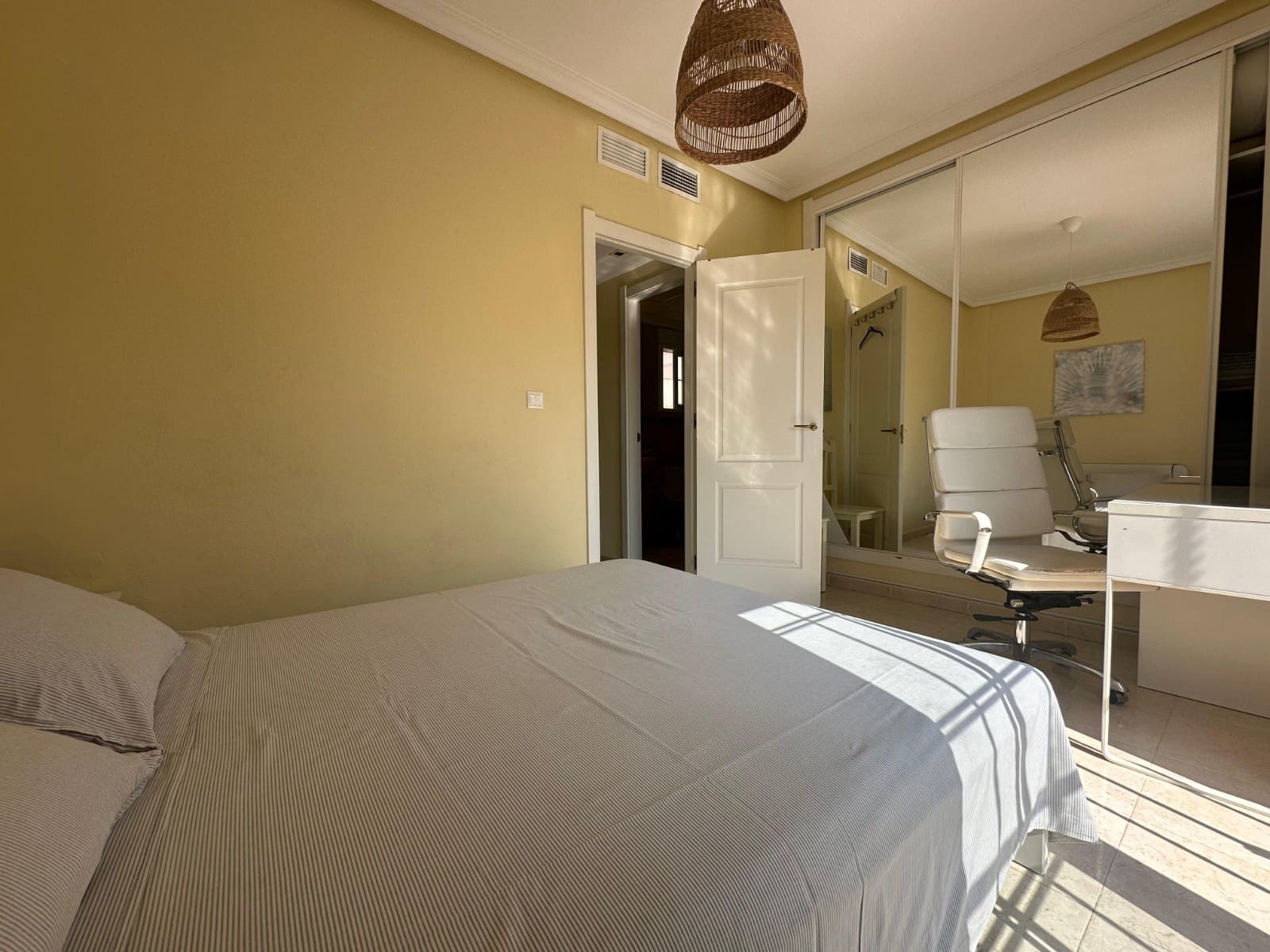 Pareado de 3 habitaciones en La Marina en venta con piscina - 219.000 € (Ref: 9984015)