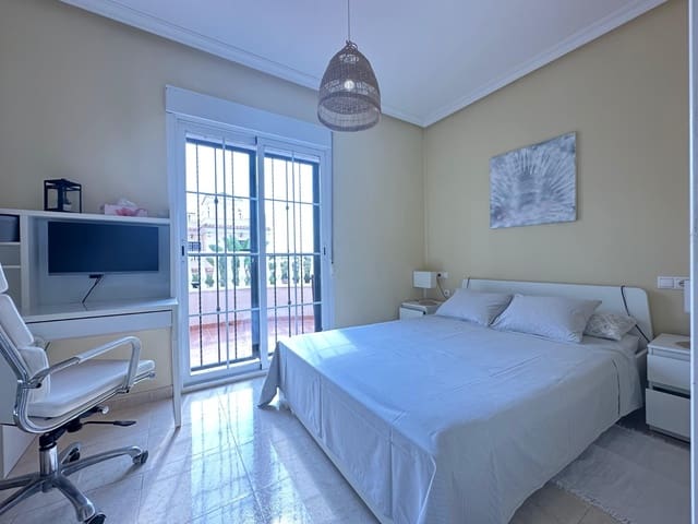 Pareado de 3 habitaciones en La Marina, Elche / Elx en venta con piscina - 219.000 € (Ref: 9984015)