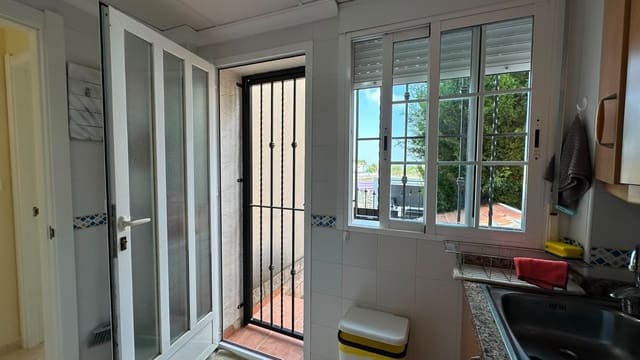 Pareado de 3 habitaciones en La Marina, Elche / Elx en venta con piscina - 219.000 € (Ref: 9984015)