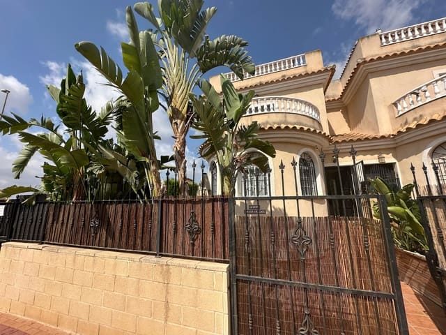 Pareado de 3 habitaciones en La Marina, Elche / Elx en venta con piscina - 219.000 € (Ref: 9984015)