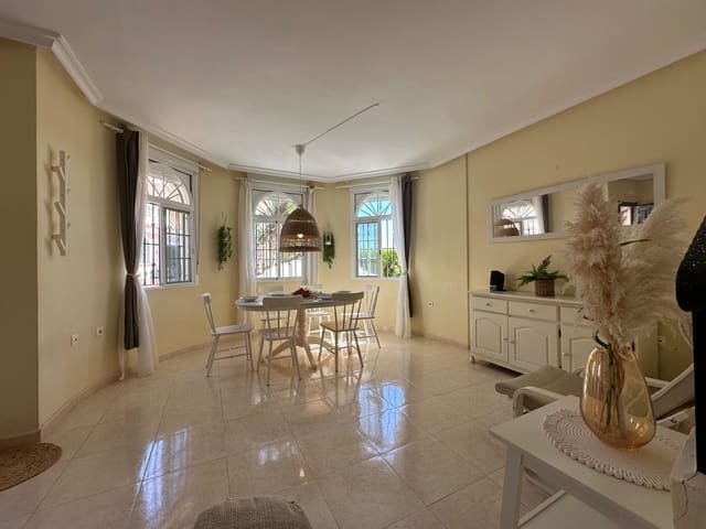 3 bedroom Semi-detached Villa for sale in La Marina, Elche / Elx with pool - € 209,000 (Ref: 9984015)