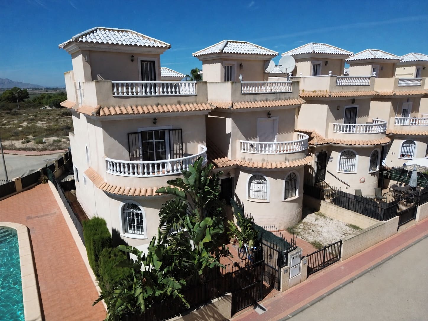 3 sypialnia Dom blizniak na sprzedaż w La Marina z basenem - 209 000 € (Ref: 9984015)