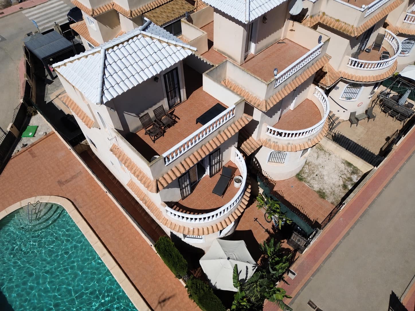 3 sypialnia Dom blizniak na sprzedaż w La Marina z basenem - 209 000 € (Ref: 9984015)