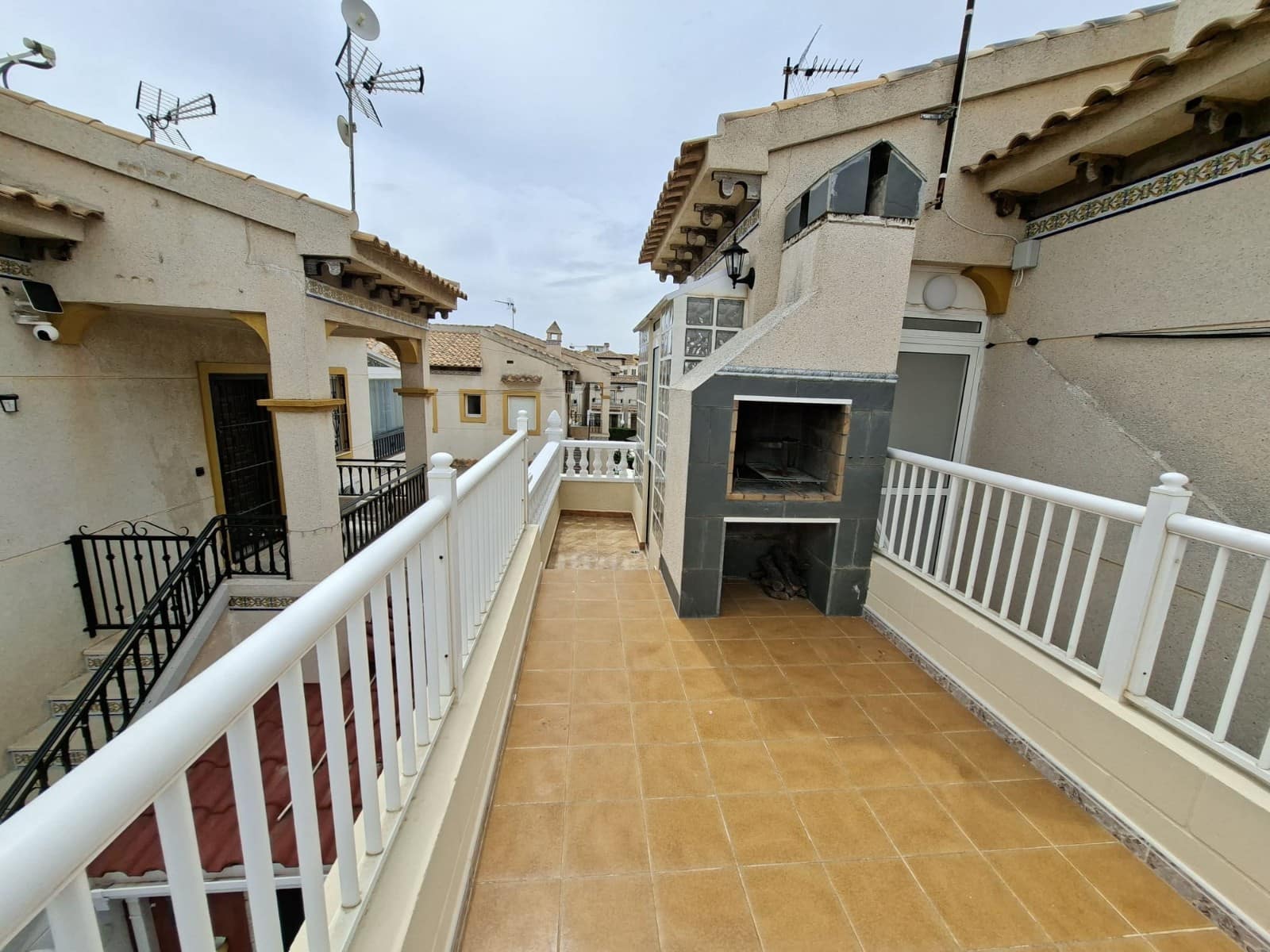 2 soveværelse Byhus til salg i Orihuela Costa med swimmingpool garage - € 169.000 (Ref: 9989467)