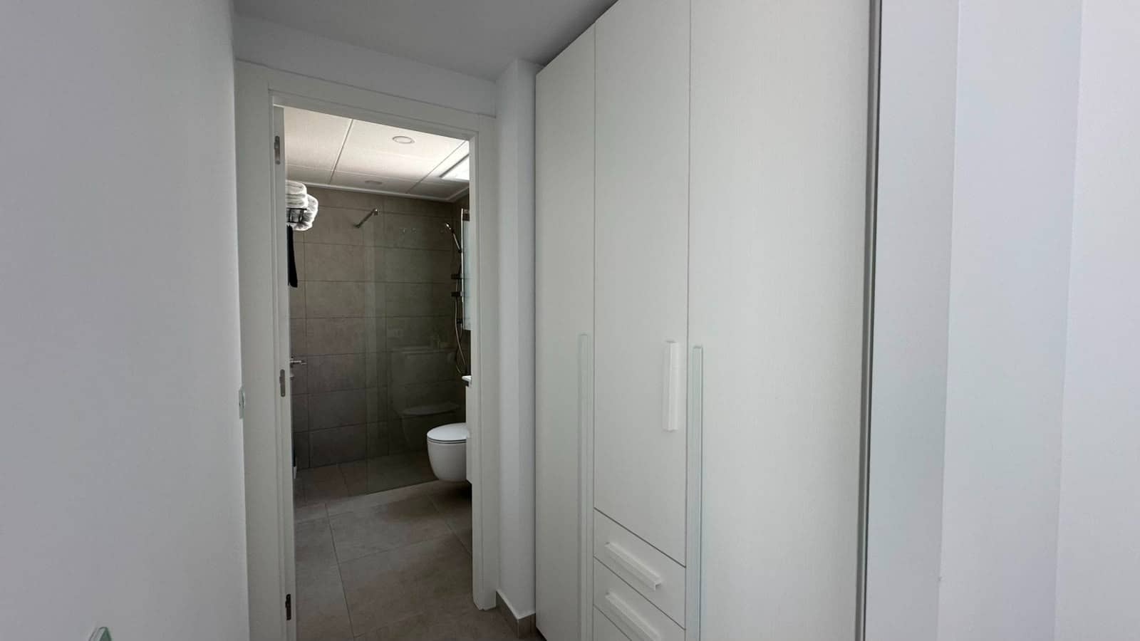 3 makuuhuone Paritalo myytävänä paikassa La Marina mukana uima-altaan 
autotalli - 459 000 € (Ref: 9990932)