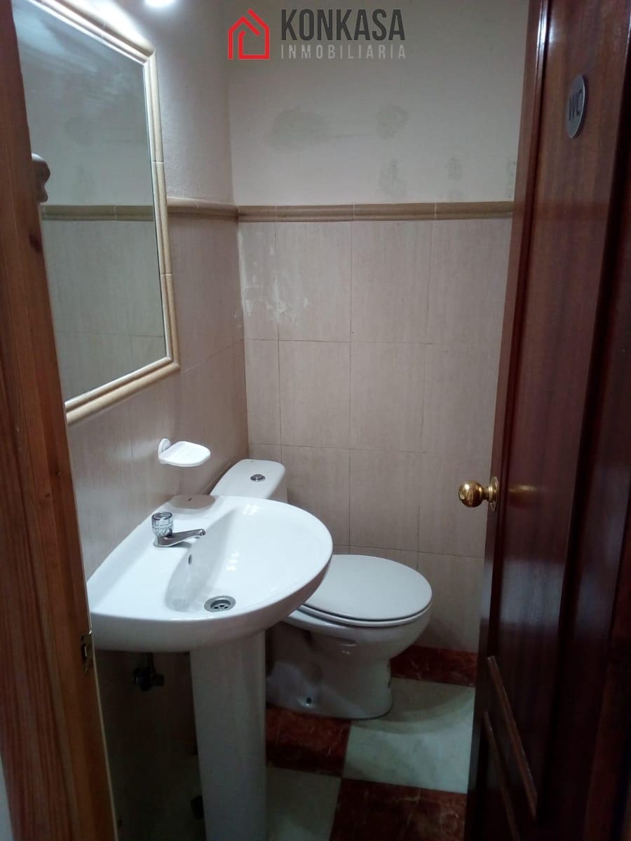 1 quarto Comercial para venda em Arcos de la Frontera - 30 000 € (Ref: 9446795)