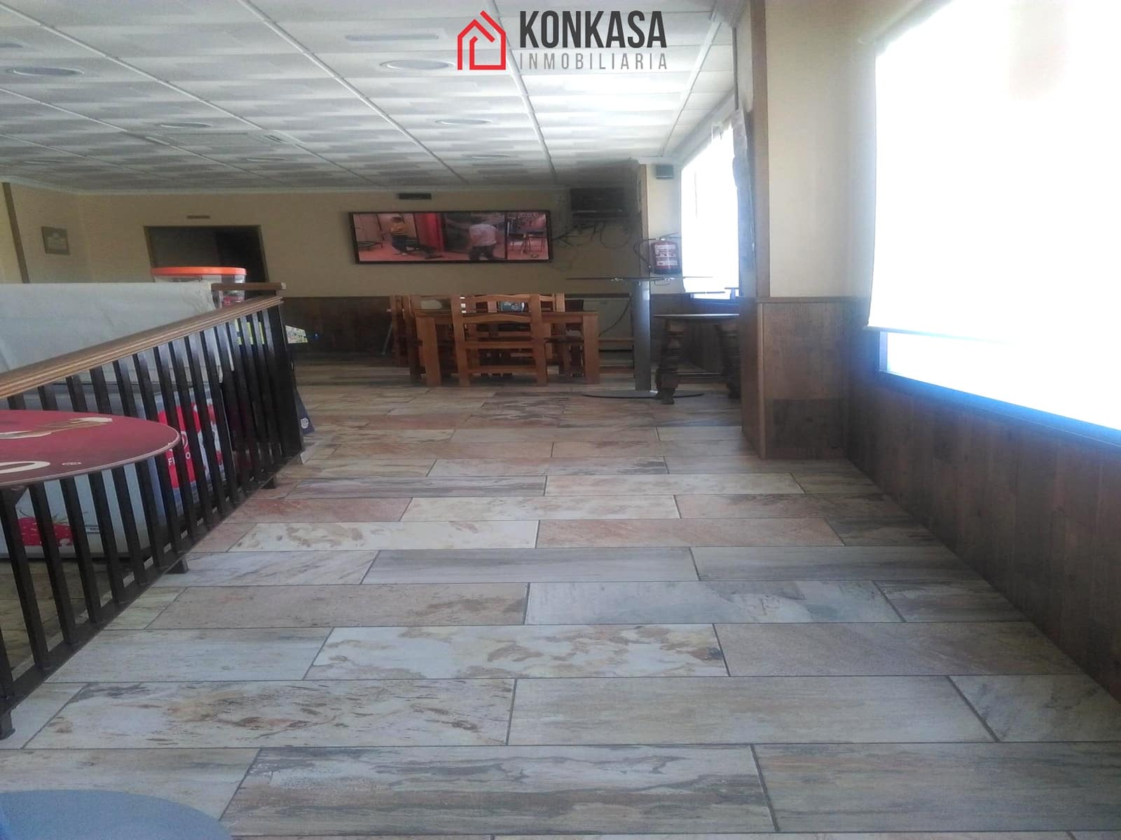 Comercial para venda em Arcos de la Frontera - 198 000 € (Ref: 9446798)