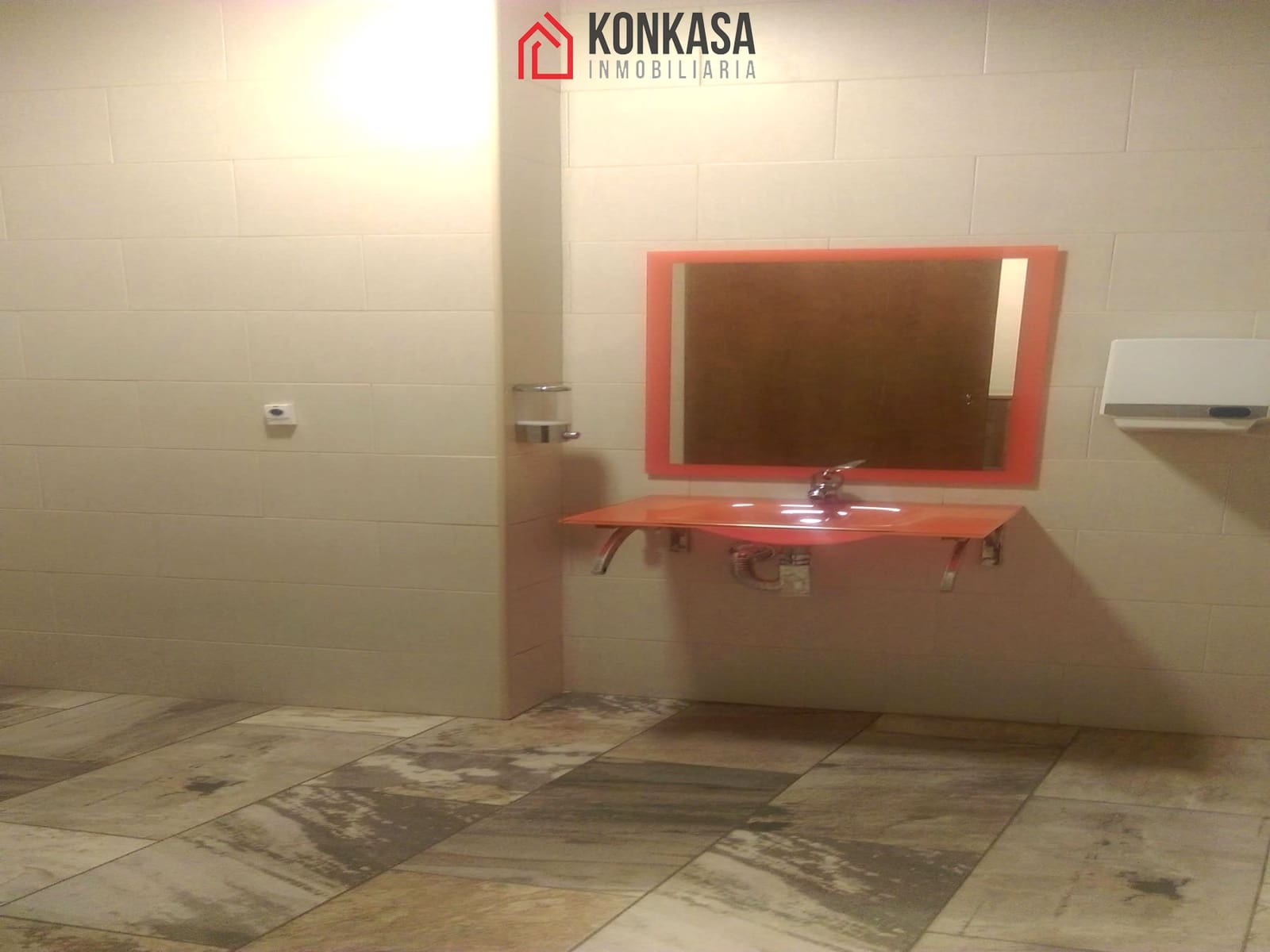 Comercial para venda em Arcos de la Frontera - 198 000 € (Ref: 9446798)