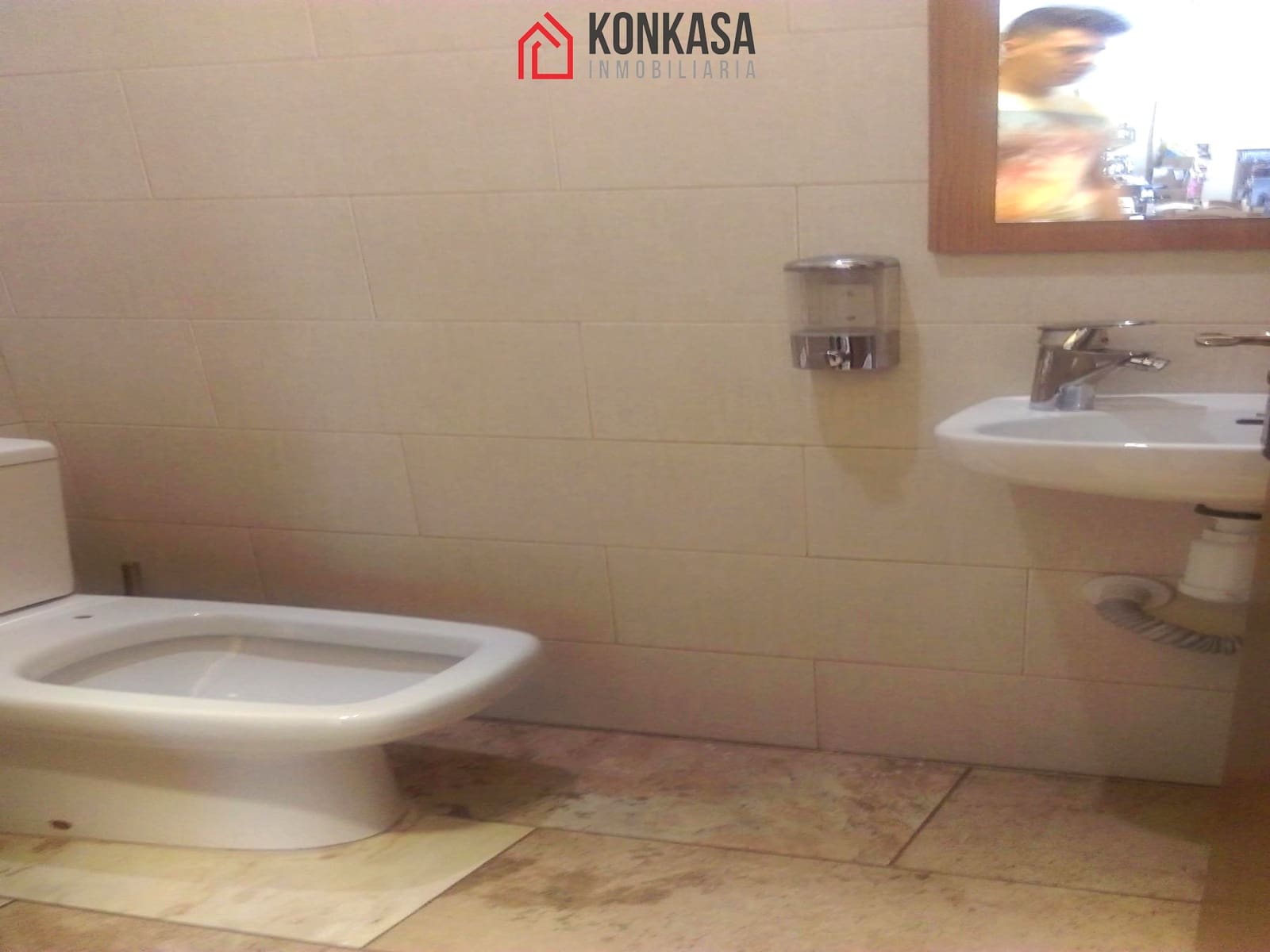 Comercial para venda em Arcos de la Frontera - 198 000 € (Ref: 9446798)