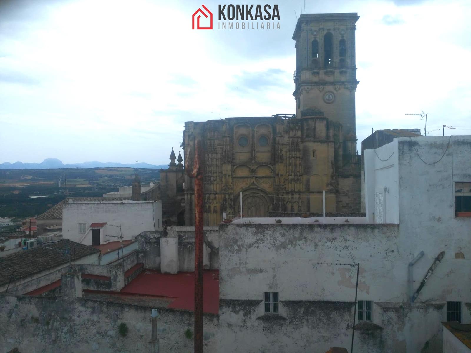 Casa de 20 habitaciones en Arcos de la Frontera en venta con garaje - 590.000 € (Ref: 9446799)