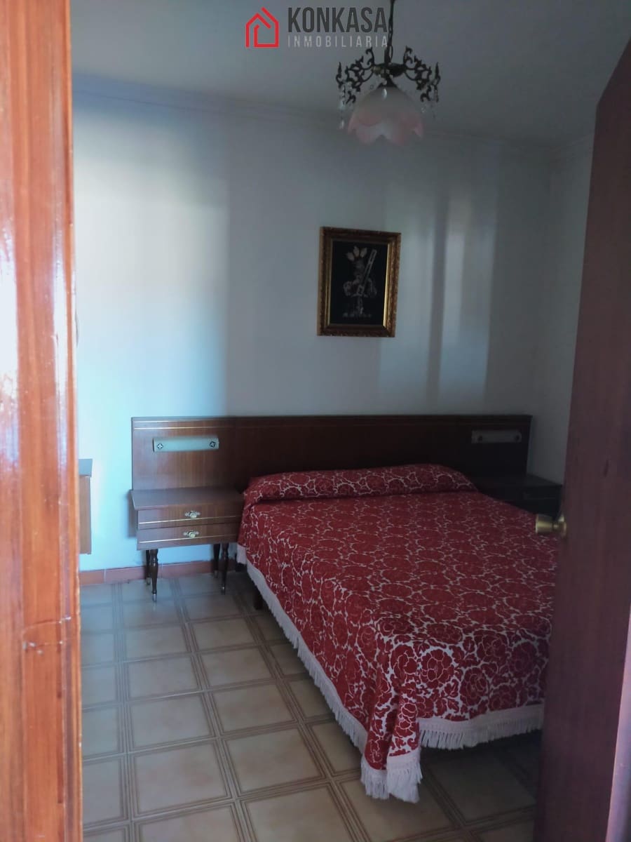 6 bedroom Townhouse for sale in Arcos de la Frontera with garage - € 114,000 (Ref: 9446801)