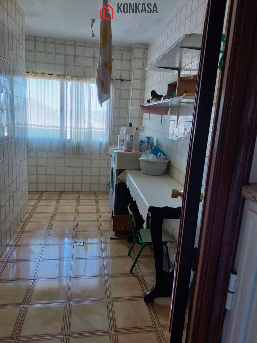 6 bedroom Townhouse for sale in Arcos de la Frontera with garage - € 114,000 (Ref: 9446801)