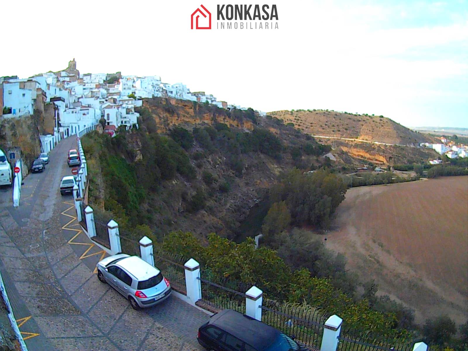 6 bedroom Townhouse for sale in Arcos de la Frontera with garage - € 114,000 (Ref: 9446801)