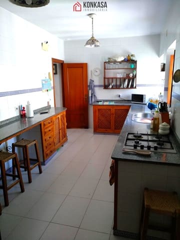 Casa de 18 habitaciones en Arcos de la Frontera en venta con garaje - 240.000 € (Ref: 9446814)