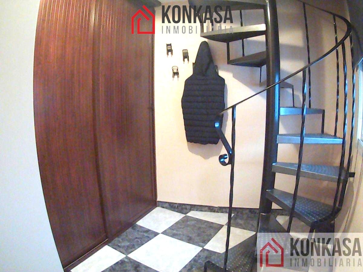 Casa de 3 habitaciones en Arcos de la Frontera en venta - 90.000 € (Ref: 9446820)