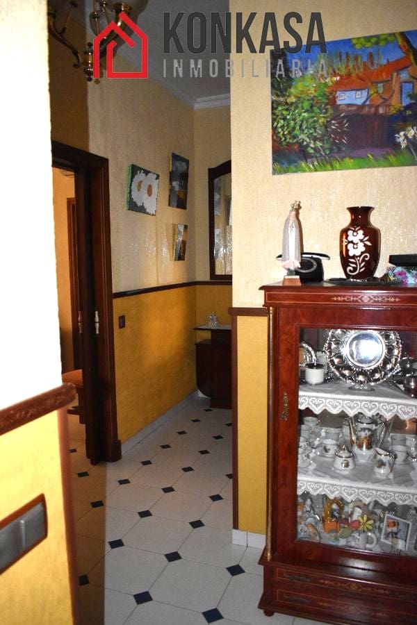 5 bedroom Townhouse for sale in Arcos de la Frontera with garage - € 140,000 (Ref: 9446825)