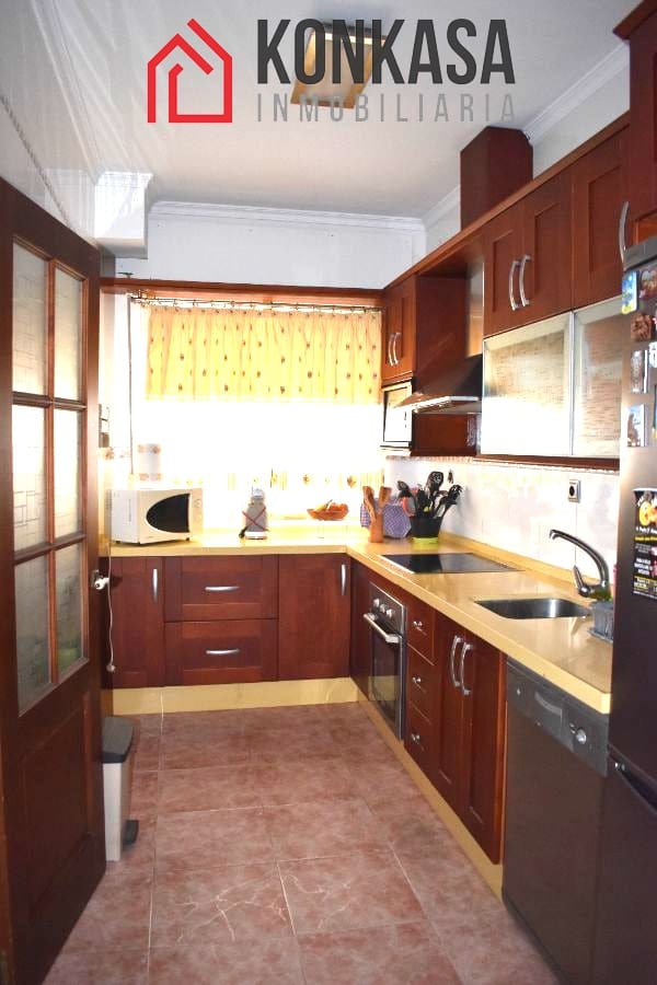 5 bedroom Townhouse for sale in Arcos de la Frontera with garage - € 140,000 (Ref: 9446825)