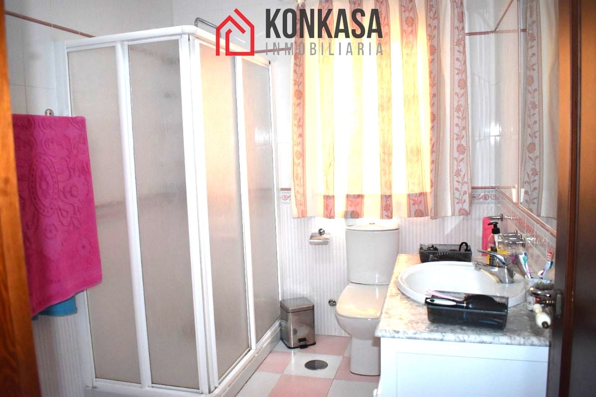 5 bedroom Townhouse for sale in Arcos de la Frontera with garage - € 140,000 (Ref: 9446825)