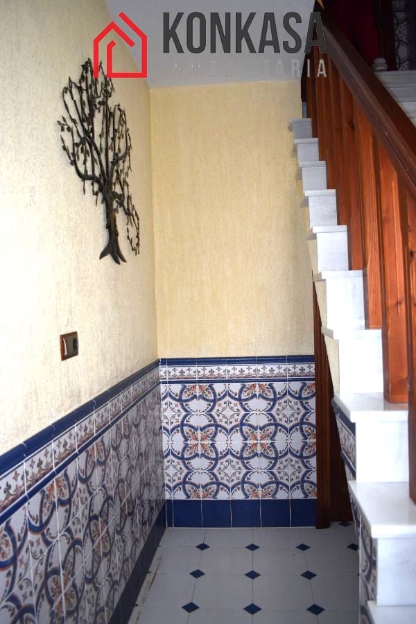 5 bedroom Townhouse for sale in Arcos de la Frontera with garage - € 140,000 (Ref: 9446825)