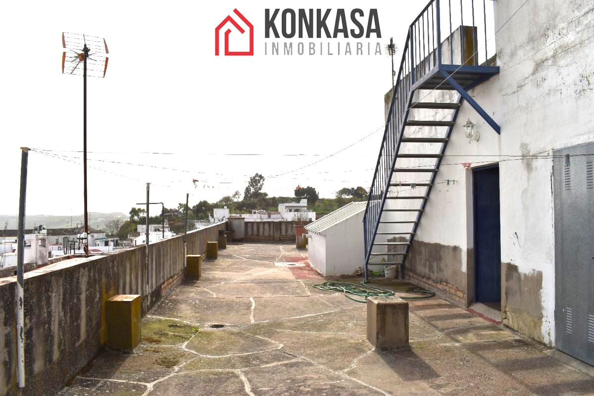 5 bedroom Townhouse for sale in Arcos de la Frontera with garage - € 140,000 (Ref: 9446825)