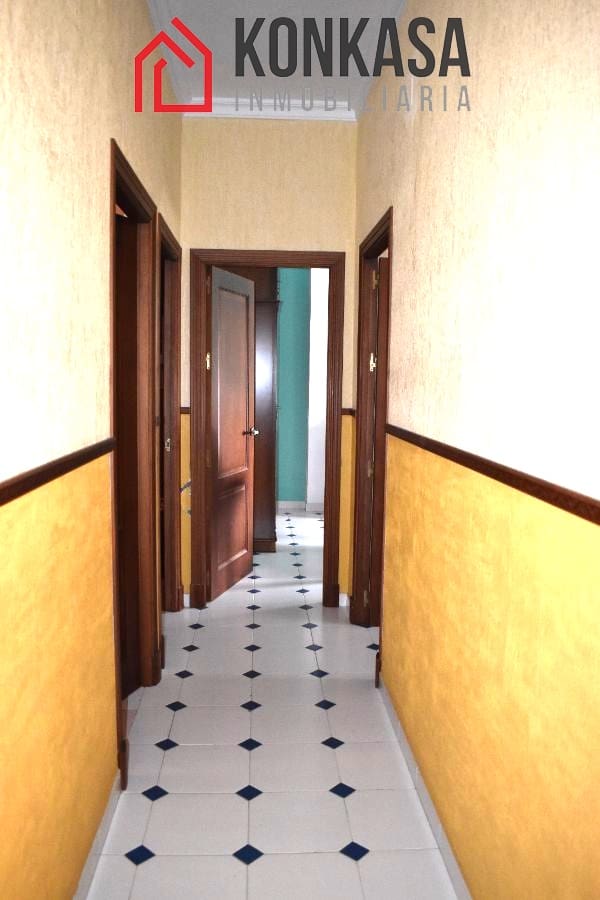 5 bedroom Townhouse for sale in Arcos de la Frontera with garage - € 140,000 (Ref: 9446825)