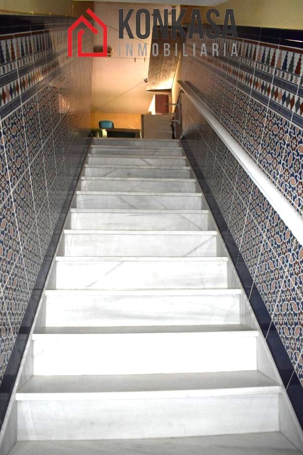 5 bedroom Townhouse for sale in Arcos de la Frontera with garage - € 140,000 (Ref: 9446825)