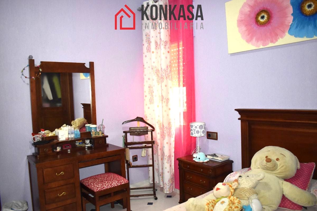 5 bedroom Townhouse for sale in Arcos de la Frontera with garage - € 140,000 (Ref: 9446825)