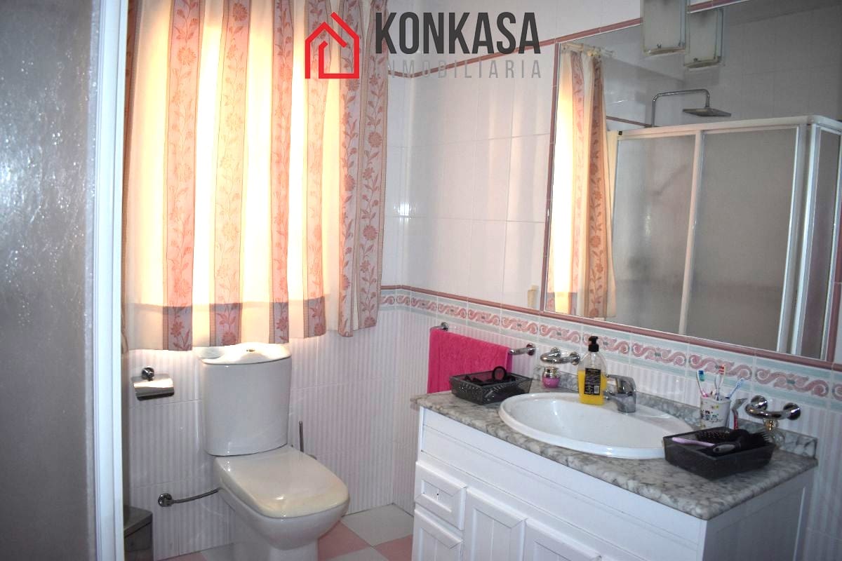 5 bedroom Townhouse for sale in Arcos de la Frontera with garage - € 140,000 (Ref: 9446825)