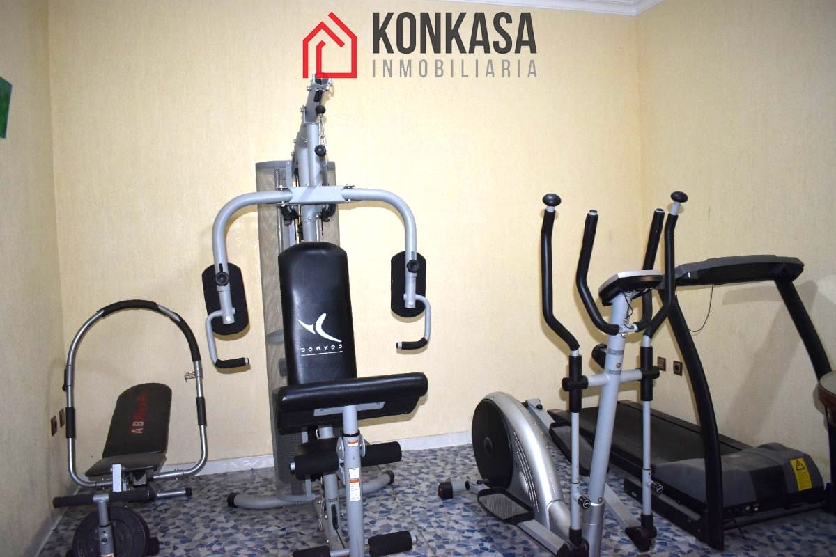 5 bedroom Townhouse for sale in Arcos de la Frontera with garage - € 140,000 (Ref: 9446825)